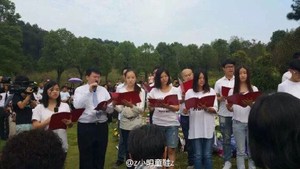 z小明童鞋z:【永远的姚贝娜】姚贝娜雕像今天