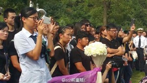 z小明童鞋z:【永远的姚贝娜】姚贝娜雕像今天